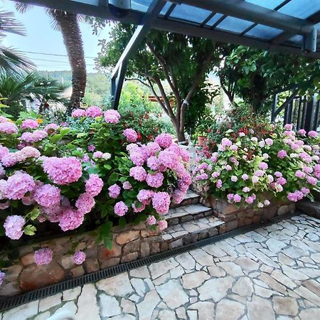 Vacation House Orange Veli Lošinj Exterior foto